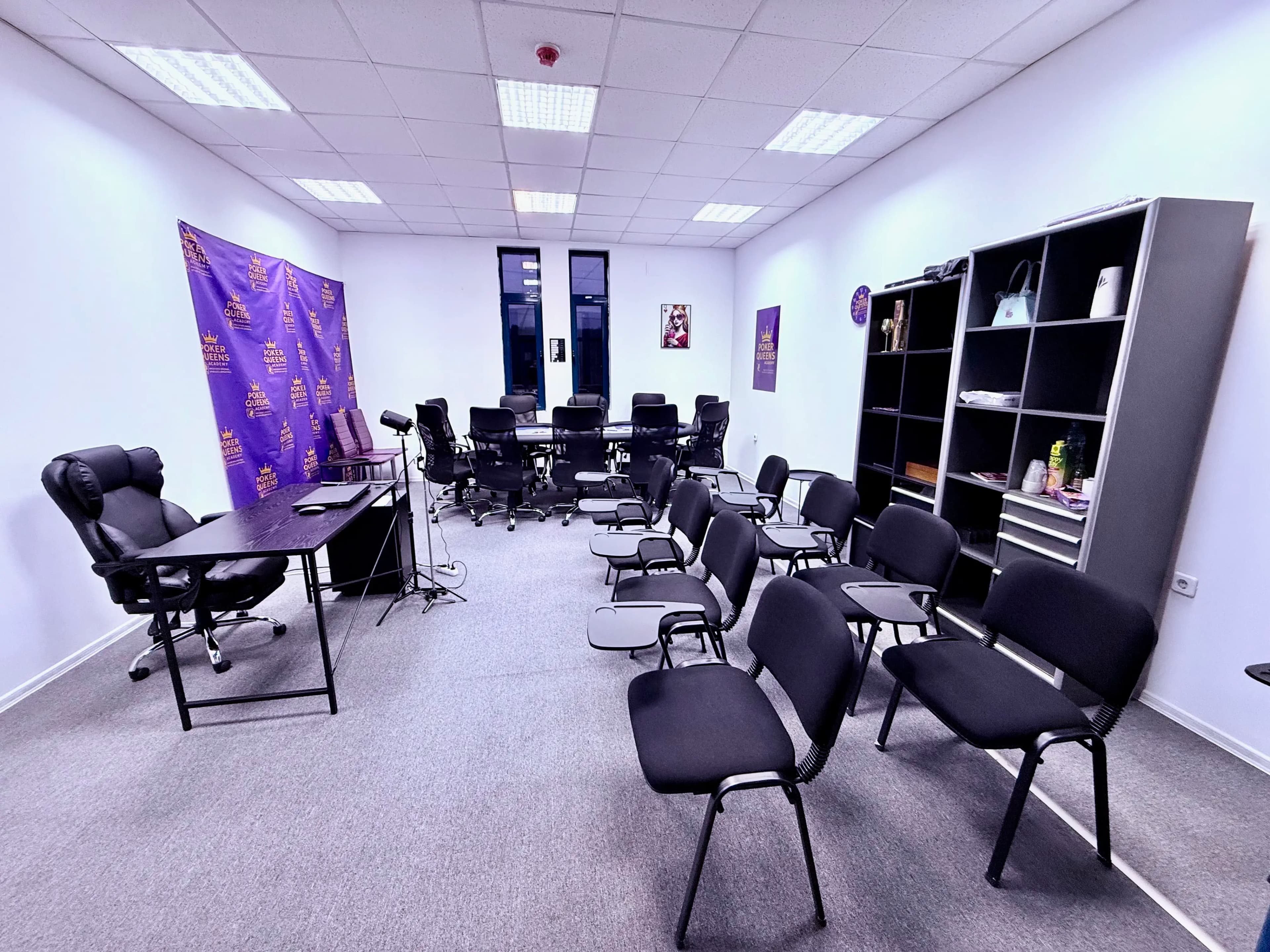 Poker Queens Academy - Галерия снимка 26