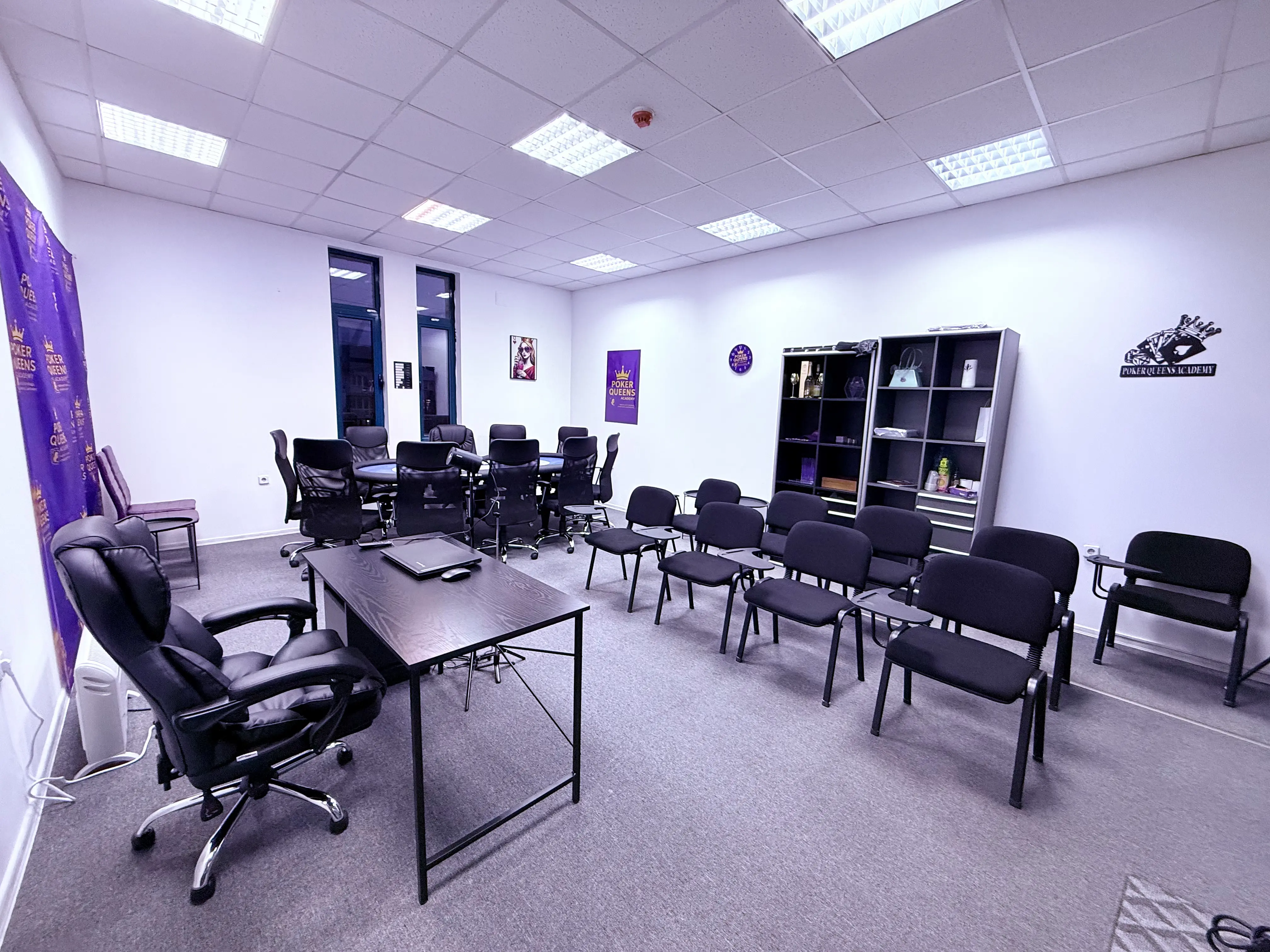 Poker Queens Academy - Галерия снимка 28