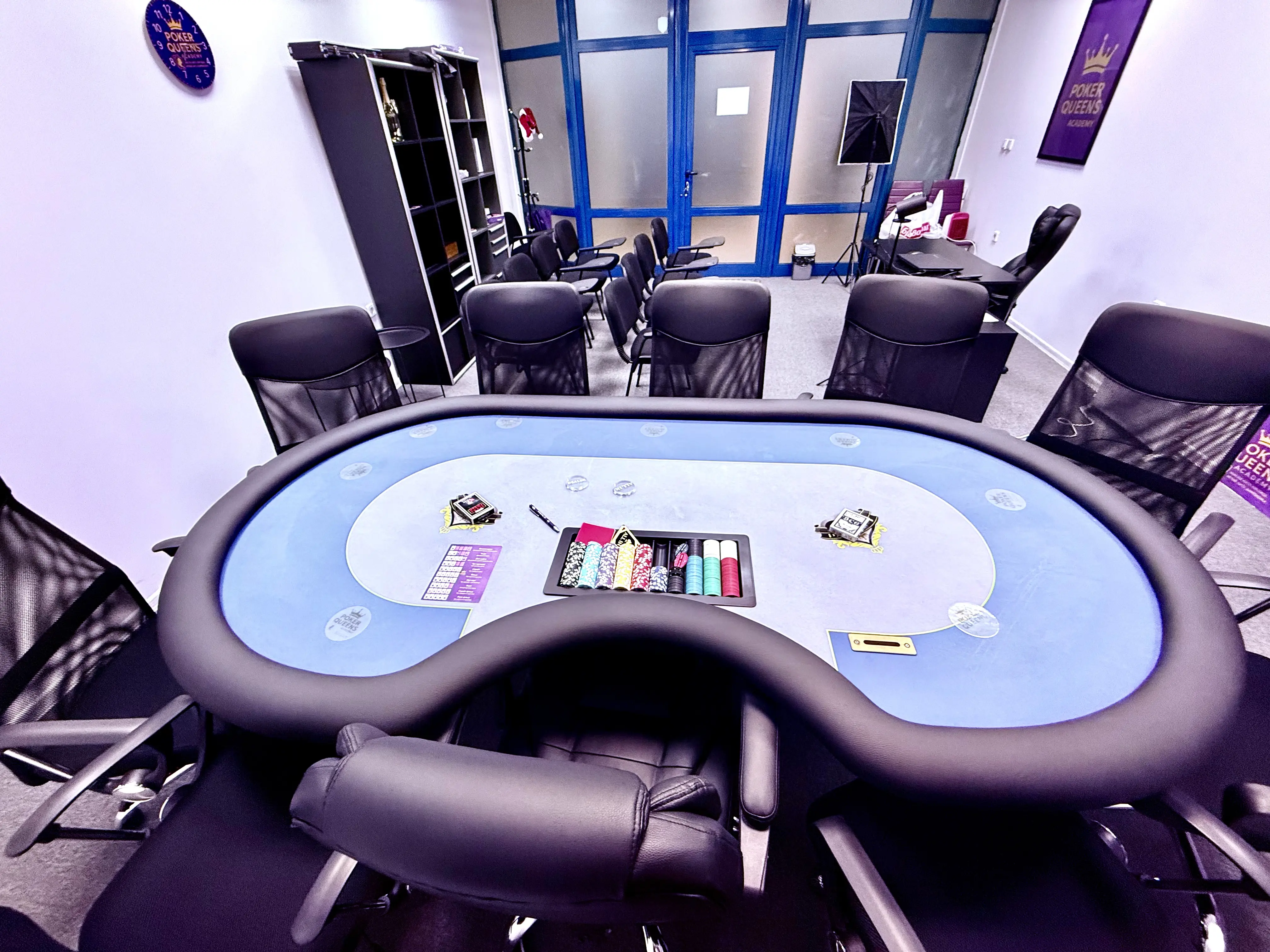 Poker Queens Academy учебна зала - пространство за обучение